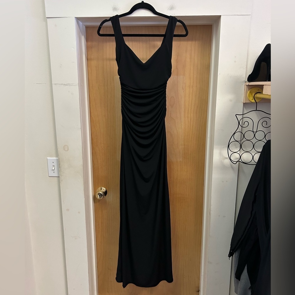 Laundry scrunched side v neck dress size 2 - Picture 2 of 3